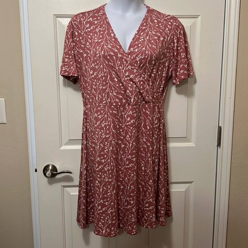 41 Hawthorn Knit Dress, pink with white floral print. Size XXL
